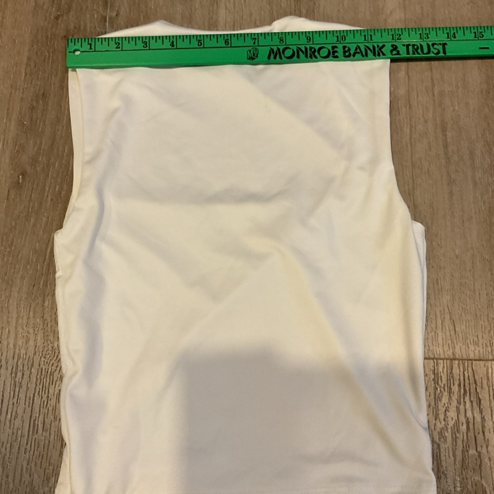 Live in the Moment - Elegant Cream Sleeveless Top - Ladies Size Small - Picture 4 of 9